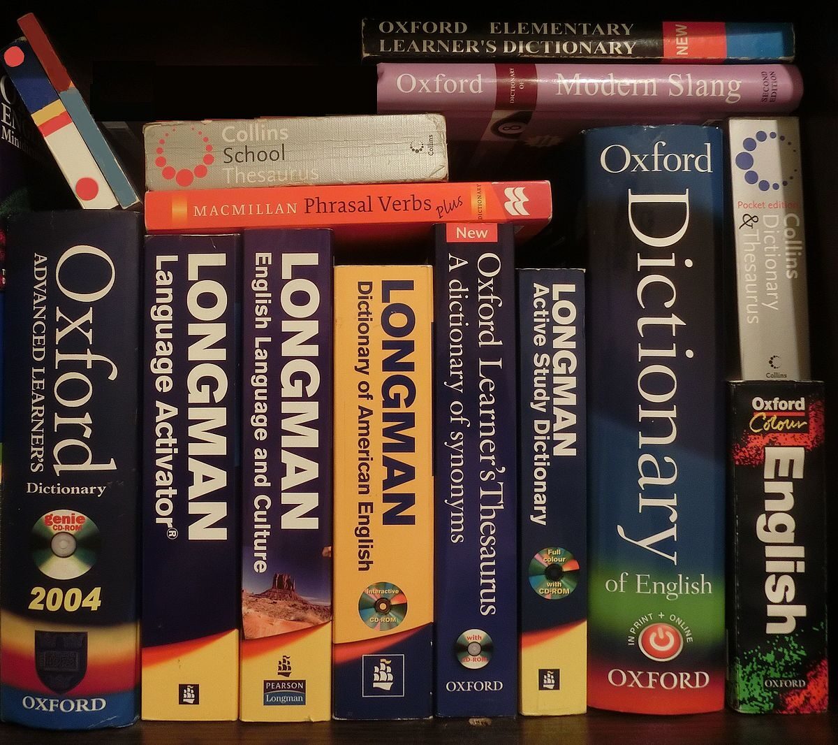 1200px-english-english_dictionaries_and_thesaurus_books-1610837