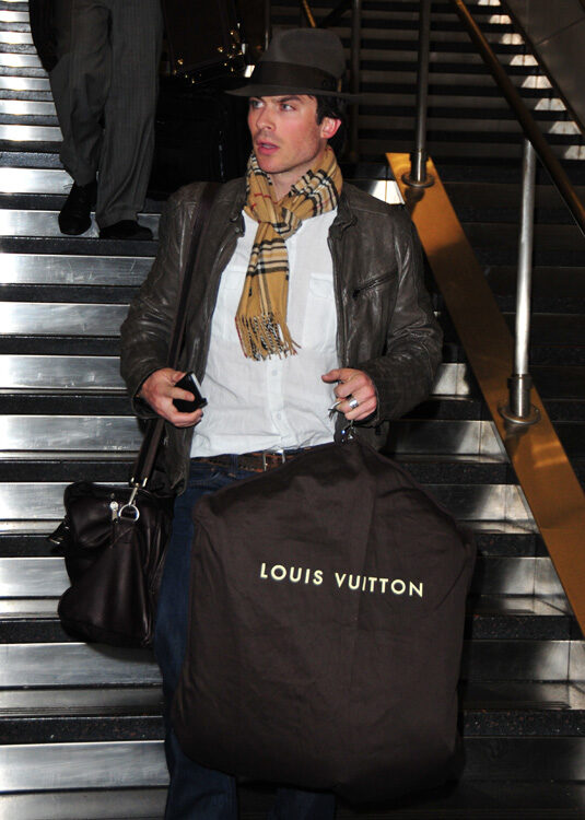 celebrities-and-louis-vuitton-luggage-4-2058078